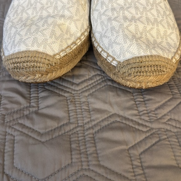 Michael Kors Espadrilles Shoe Size 8 EUC Silver Logo Printed - Picture 5 of 5